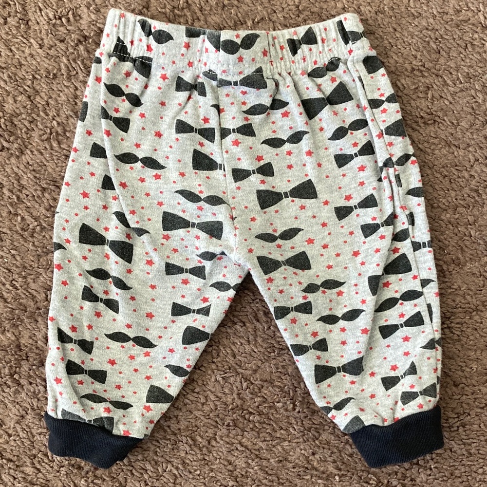 Duck Duck Goose Baby Bear Bodysuit & Bow Tie Print Pants - Size 6-9 Months Gray - Picture 7 of 7